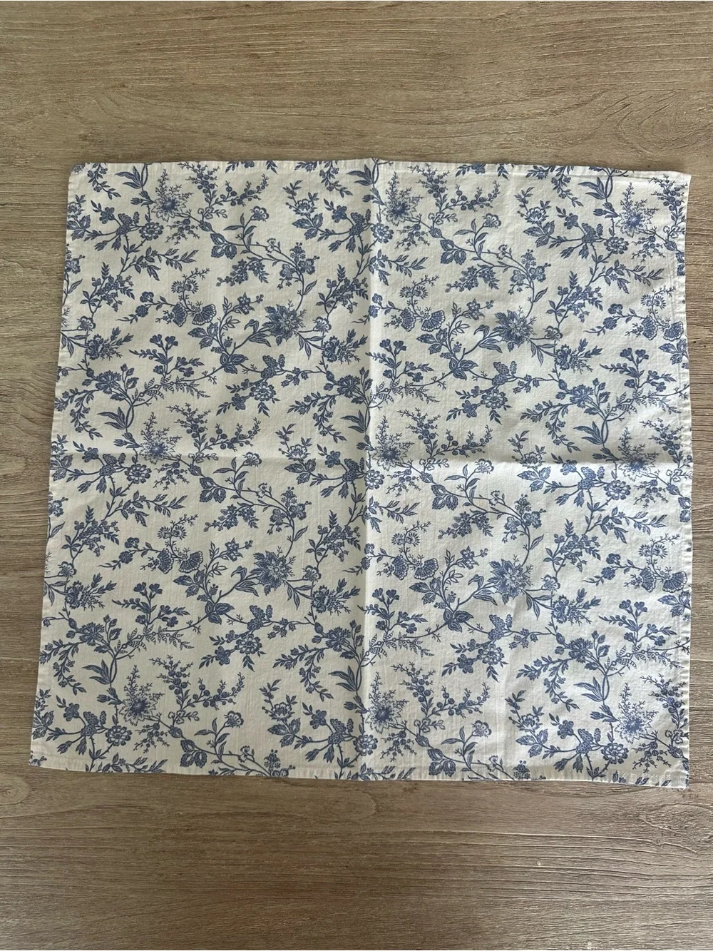 Williams Sonoma Set Of Three White‎ & blue Floral Napkins 100% Cotton 18”